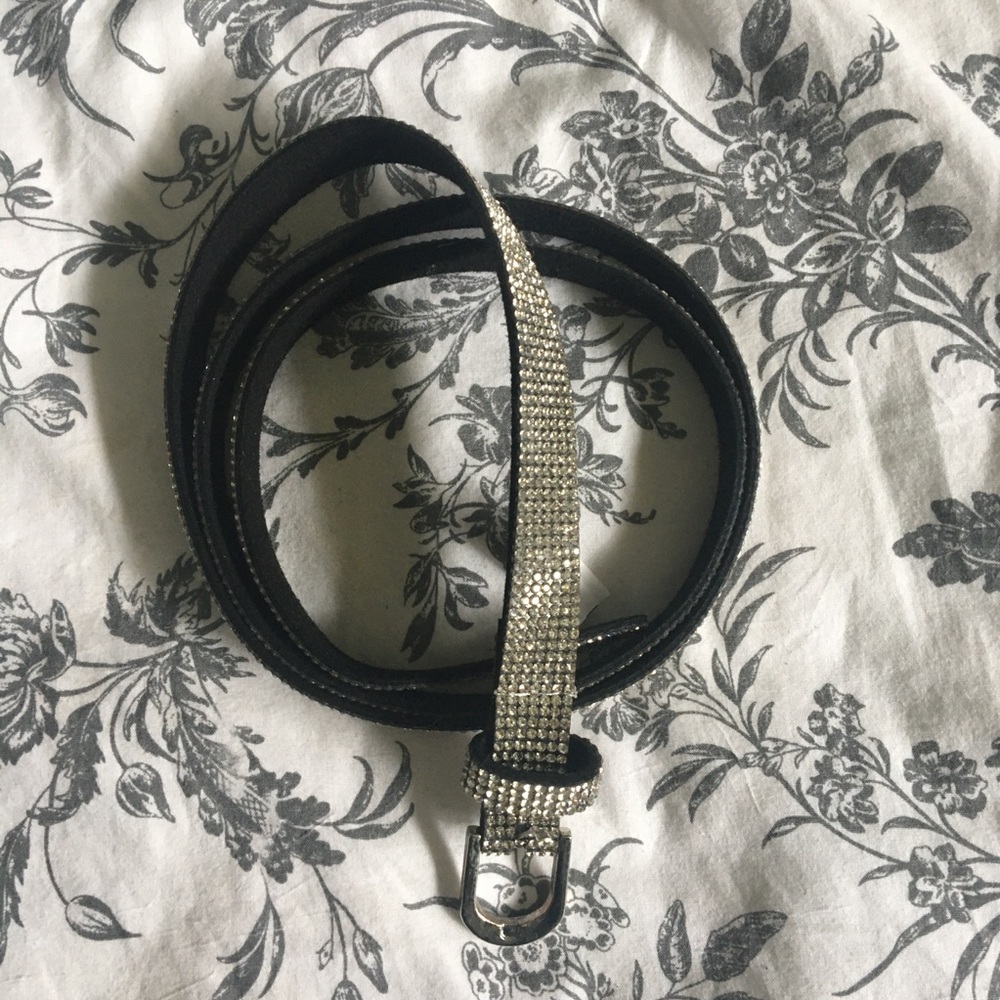 Silver rhinestone belt 💎